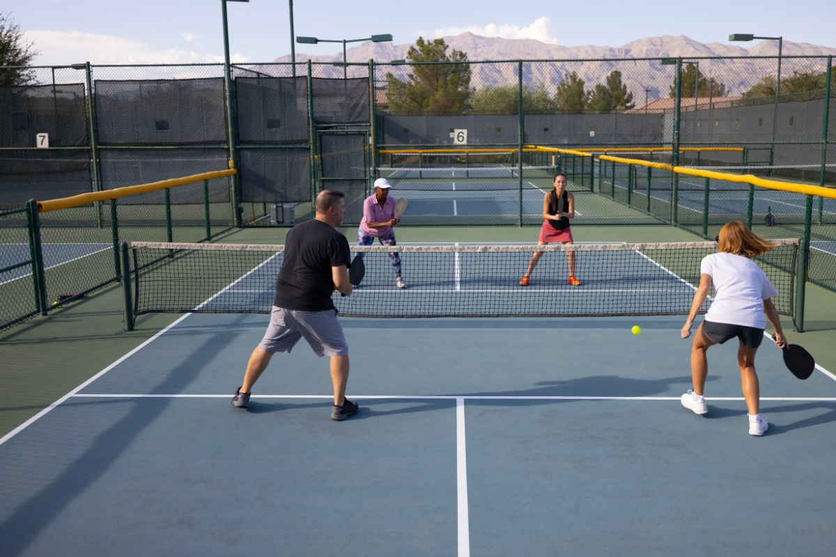 bong-pickleball-choi-duoc-bao-lau